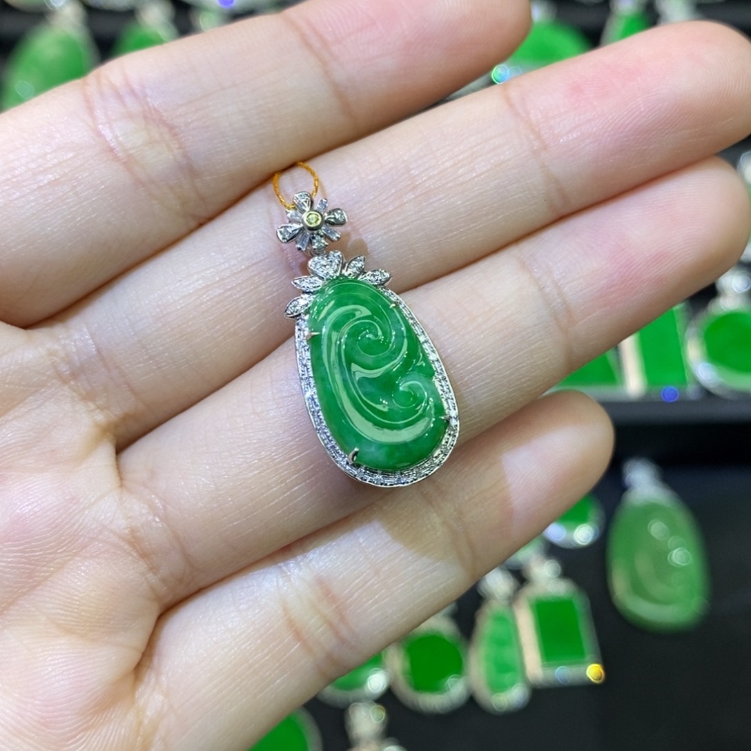 翡翠18K金镶嵌吊坠(不含链)