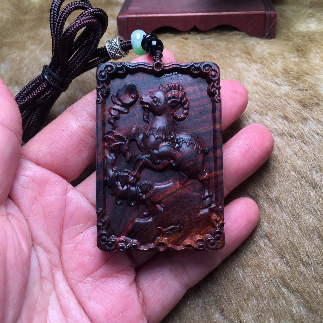 正宗海南黄花梨老料紫油梨十二生肖猴守护神木质吊坠车挂461牌