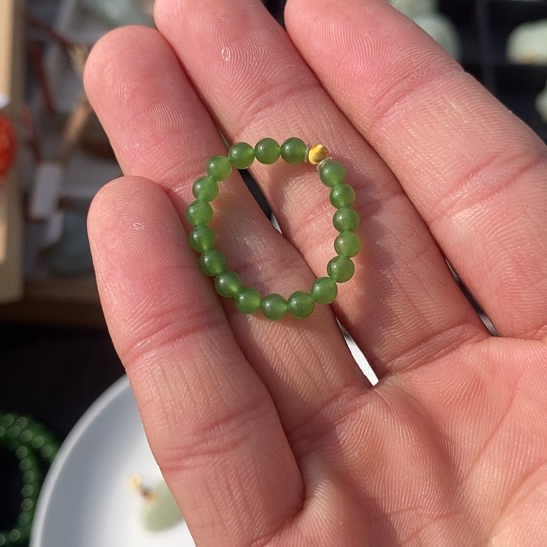 和田玉戒指18K金镶嵌碧玉无矿点