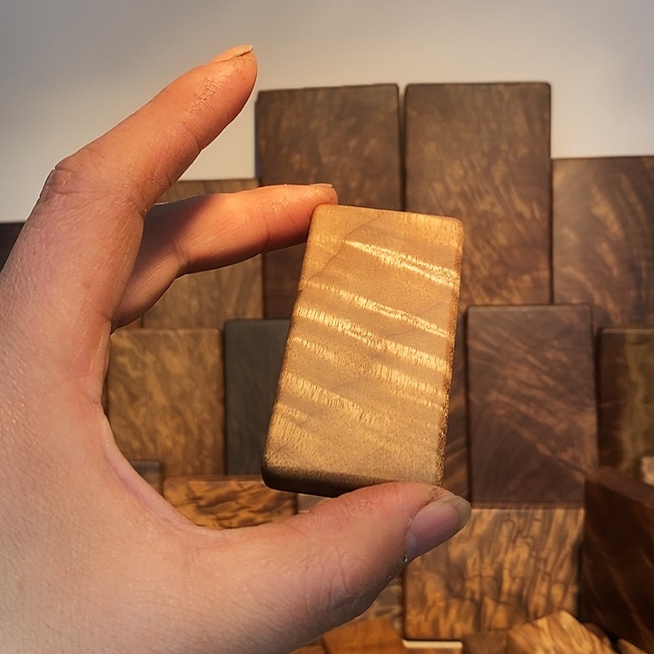 金丝楠乌木无事牌手把件