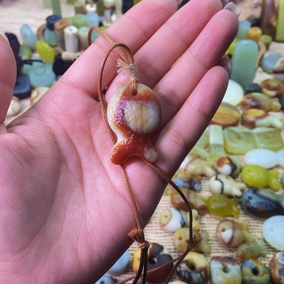 未镶嵌蛇纹石玉挂件.*