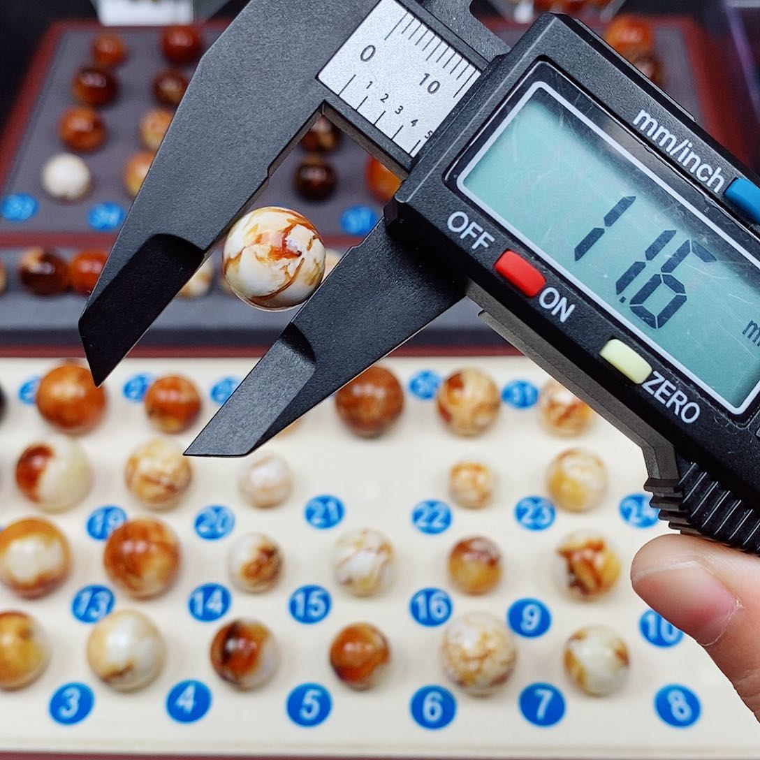 蜜蜡裸石未镶嵌蜜蜡