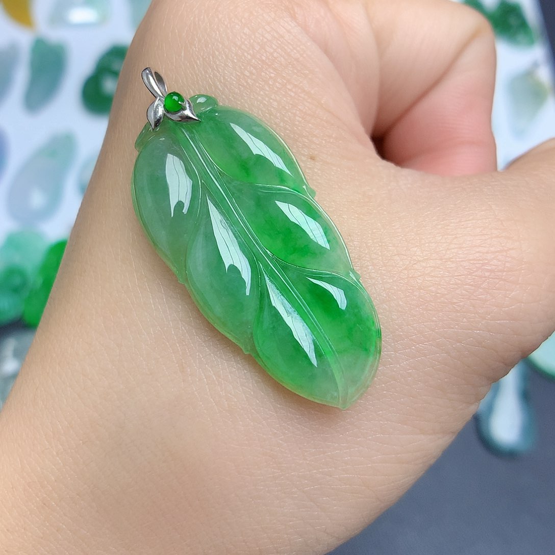 翡翠颈饰18K金镶嵌叶子