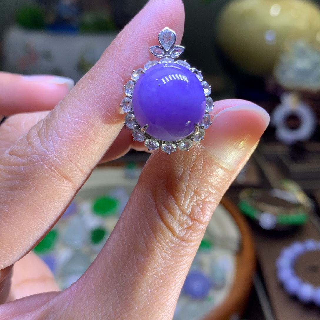 翡翠颈饰18K金镶嵌翡翠