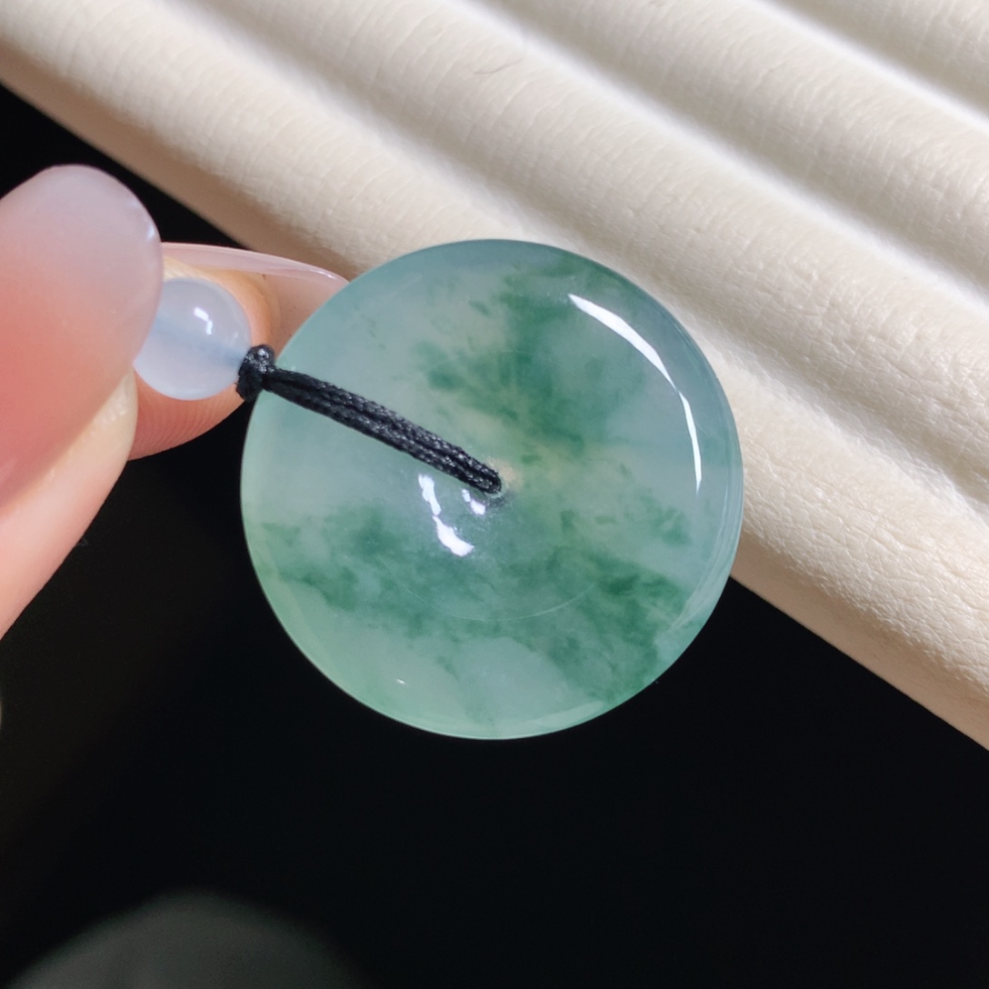 翡翠颈饰未镶嵌扣子