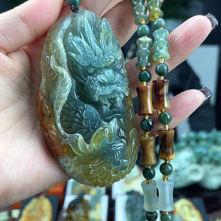 蛇纹石玉颈饰未镶嵌