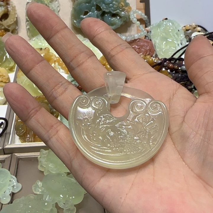 蛇纹石玉吊坠未镶嵌