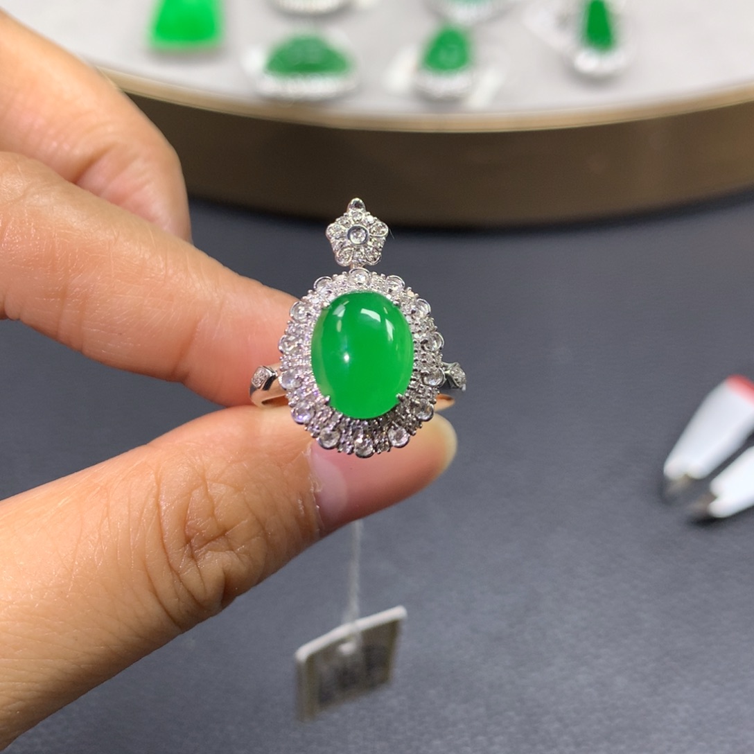 翡翠戒指18K金镶嵌翡翠