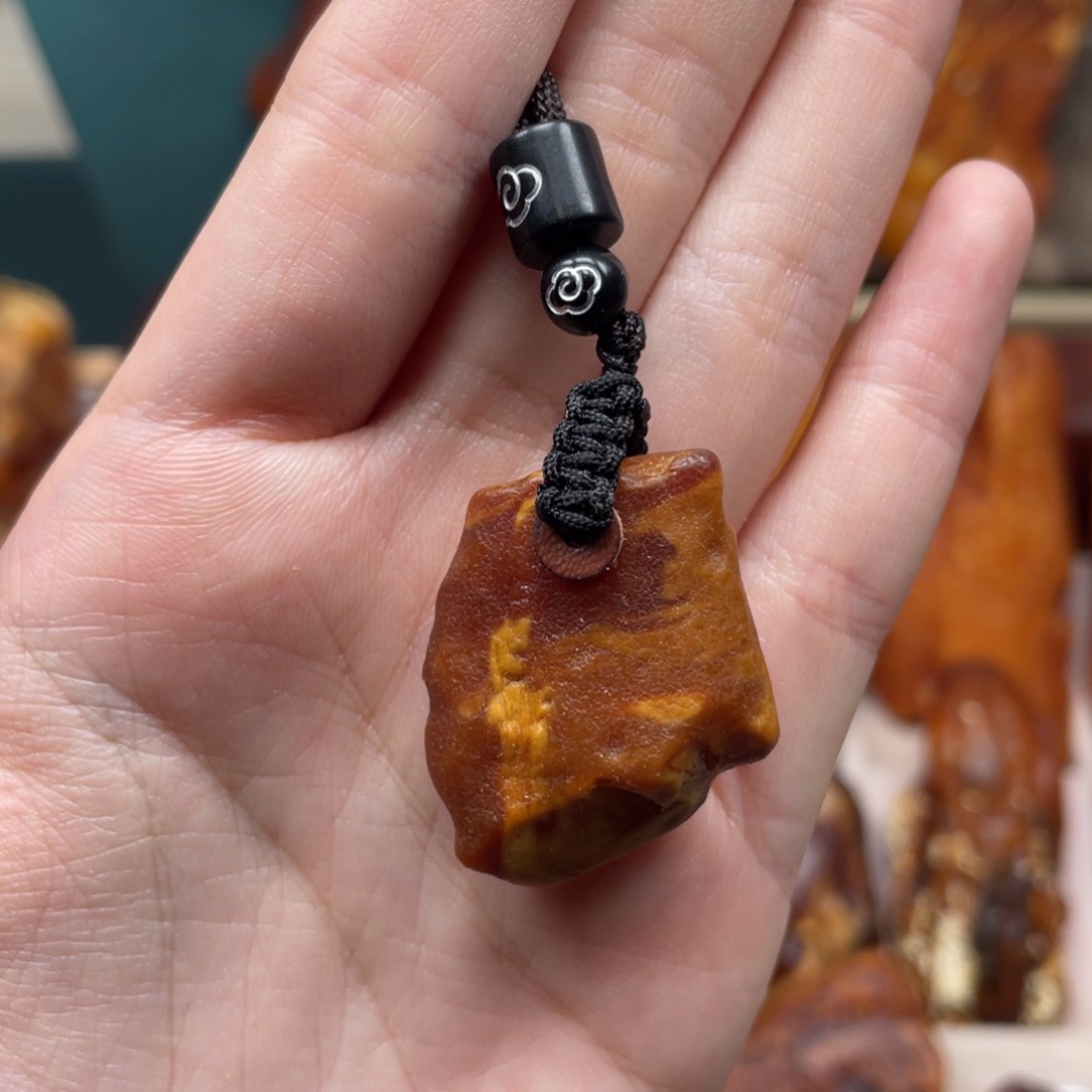 琥珀珠宝奇石未镶嵌