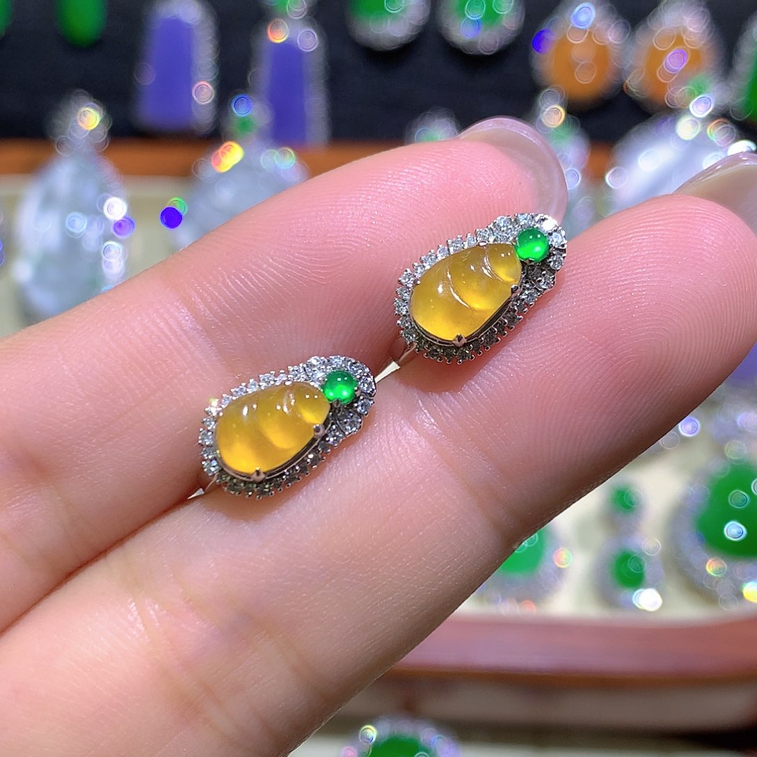 翡翠18K金镶嵌耳饰高冰黄翡福豆