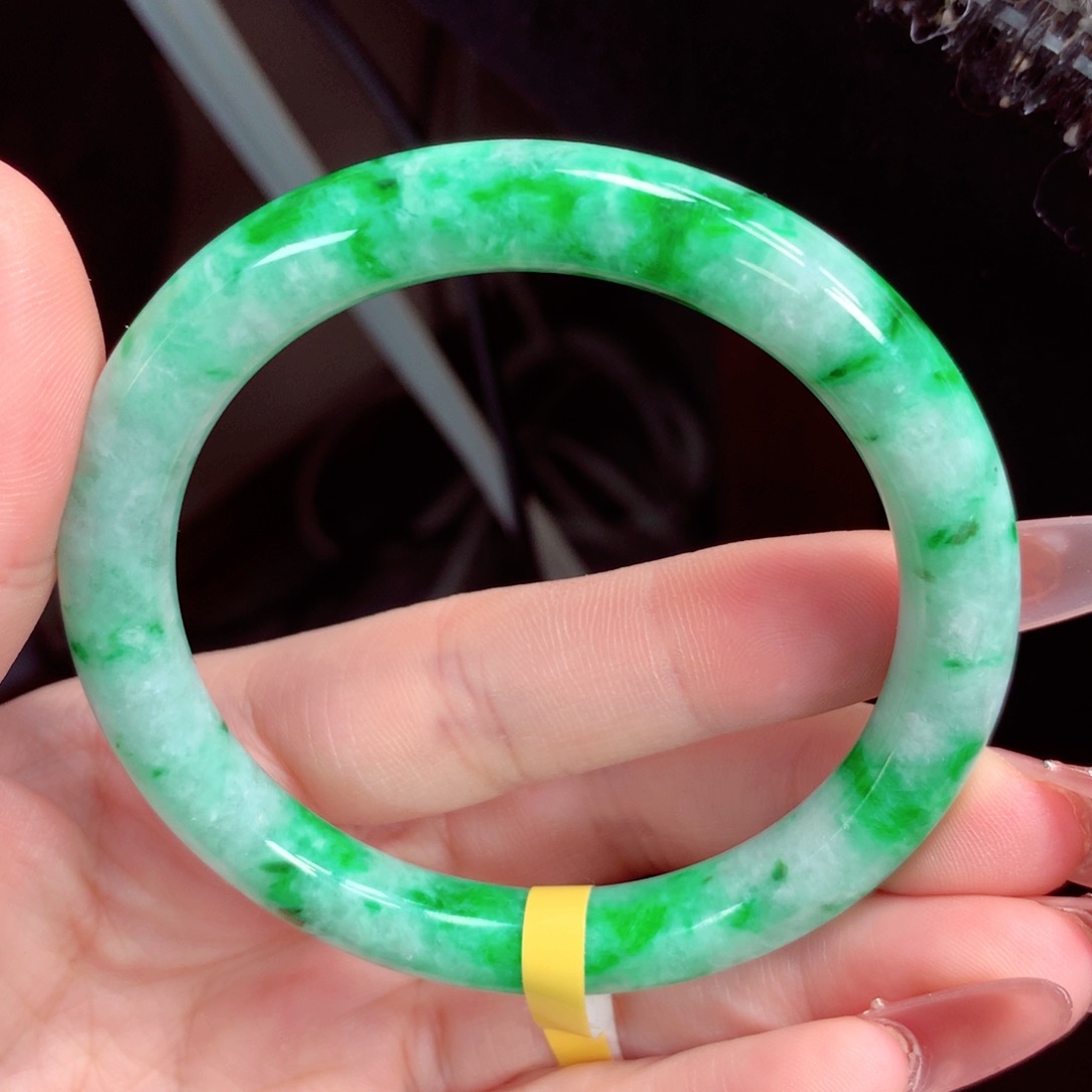 翡翠手镯未镶嵌缅甸