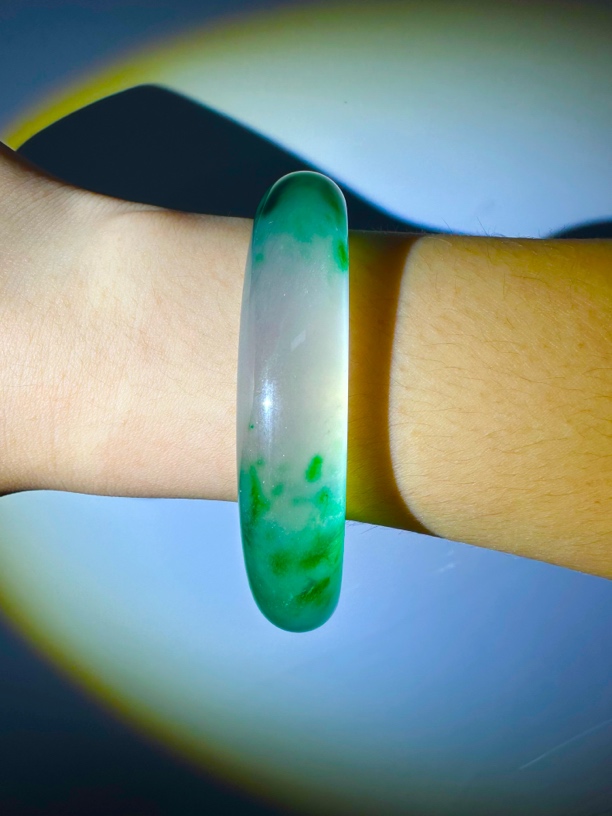 YS0067老田家瑰宝级飘花玉手镯（无礼盒）