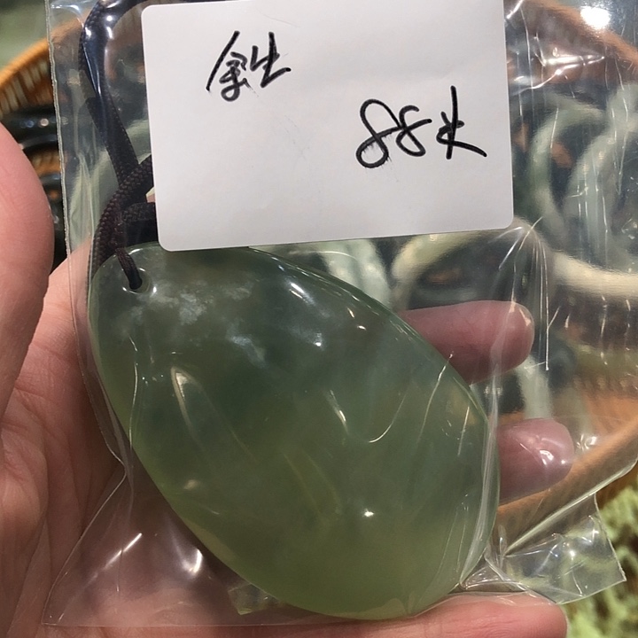 未镶嵌蛇纹石玉颈饰