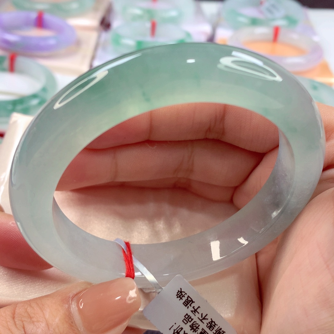 翡翠手镯未镶嵌师妹冰绿