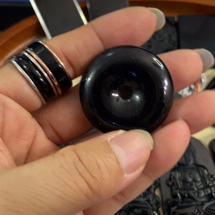 翡翠颈饰未镶嵌墨翠