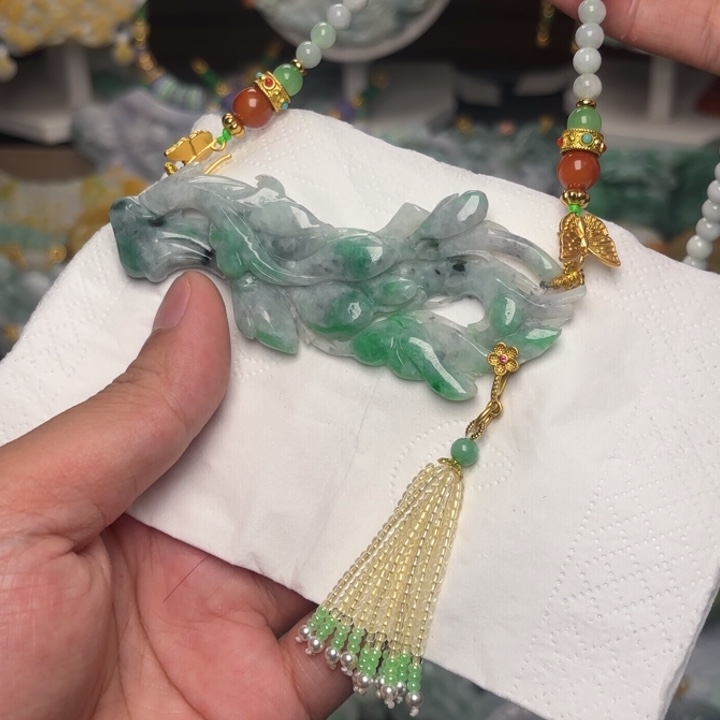 翡翠未镶嵌颈饰吊坠