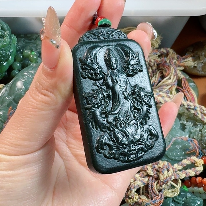 透闪石质玉挂件未镶嵌