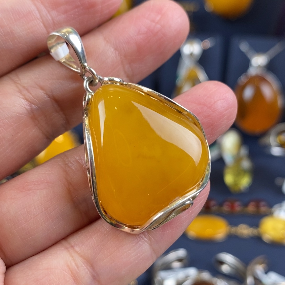 蜜蜡颈饰银S925镶嵌设计