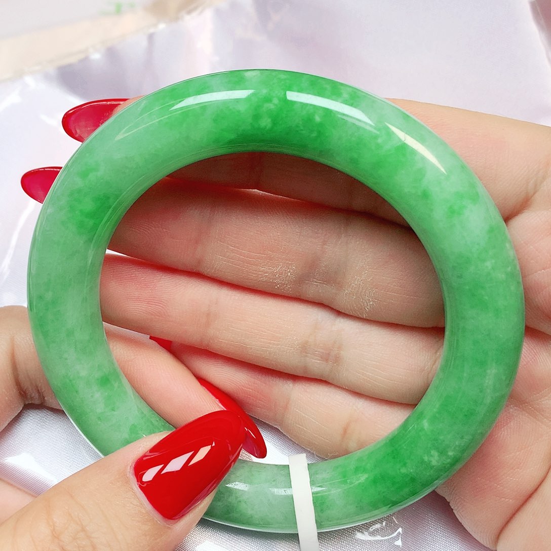 翡翠手镯未镶嵌抖音827