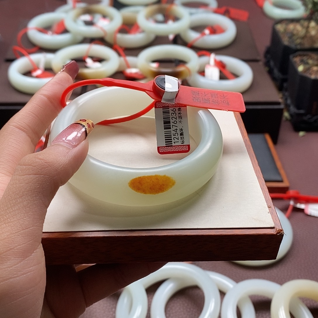 和田玉手镯未镶嵌@****?