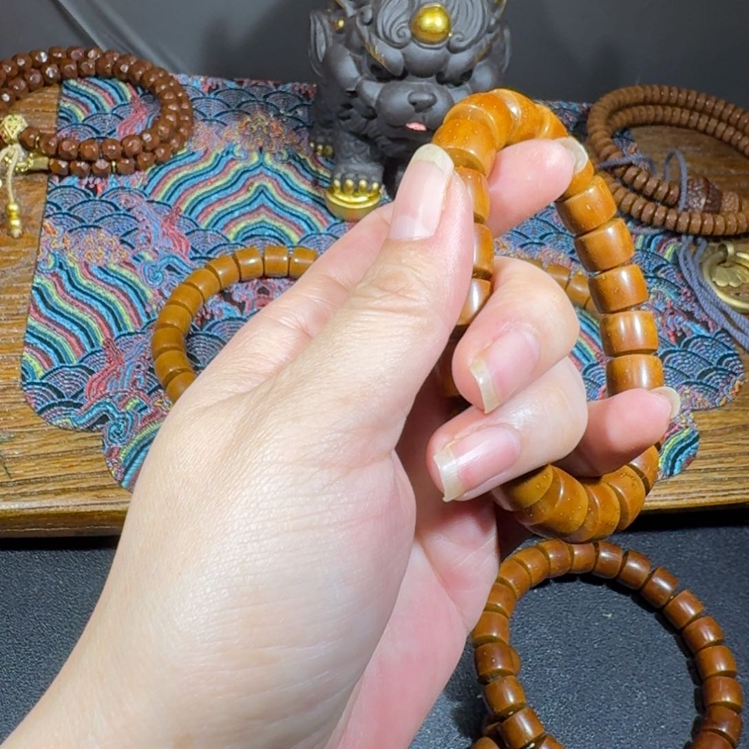 紫金鼠手串月****?实心微瑕