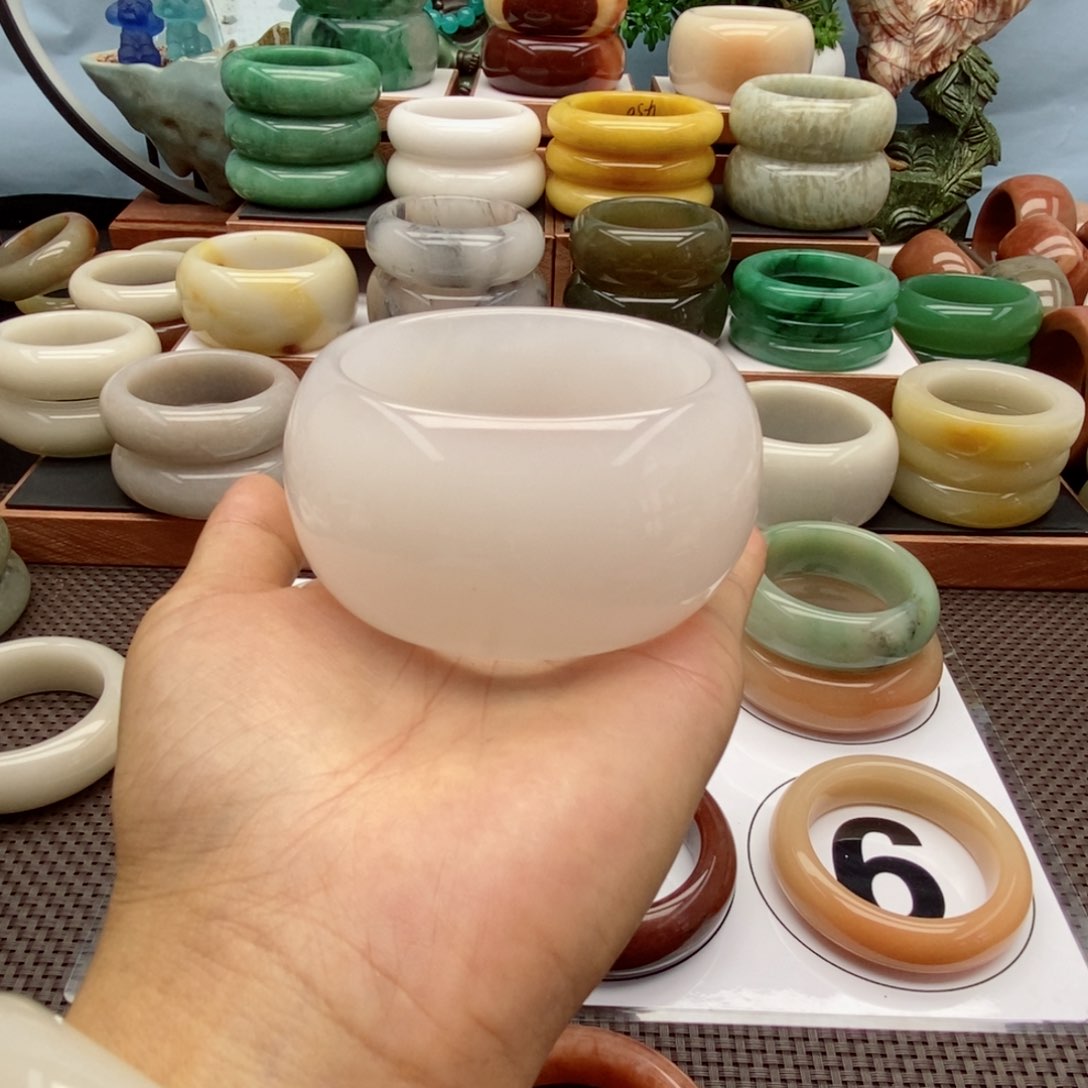 石英质玉（佘太翠）手镯未镶嵌绿*