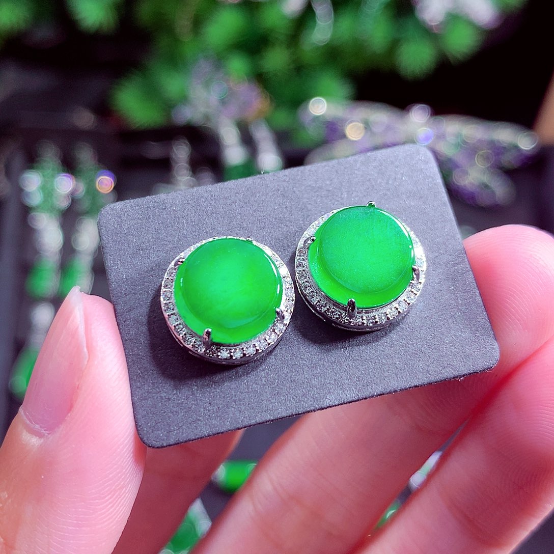 颈饰未镶嵌翡翠天然