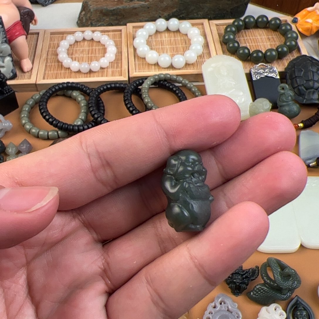 和田玉颈饰未镶嵌侠****刀