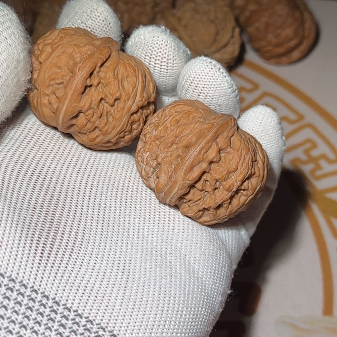 文玩核桃吊坠元宝