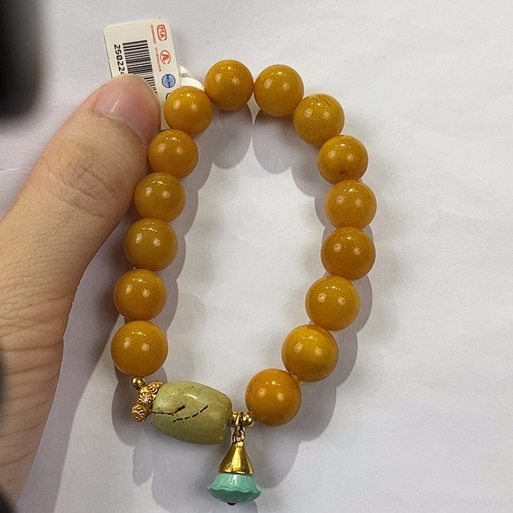 琥珀未镶嵌颈饰多人