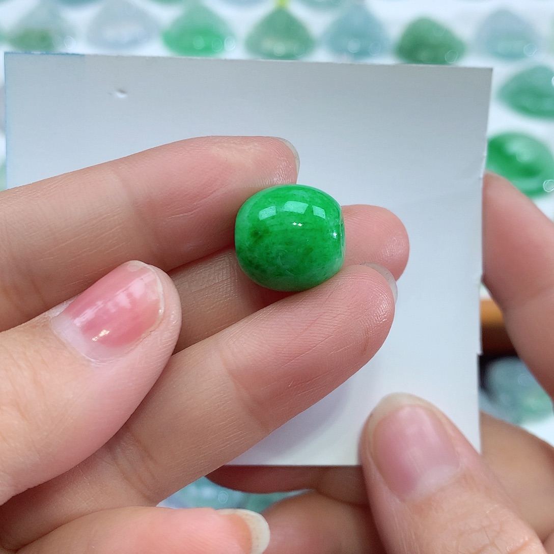 翡翠未镶嵌颈饰路路通