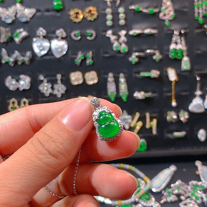 翡翠戒指未镶嵌f****?戒指