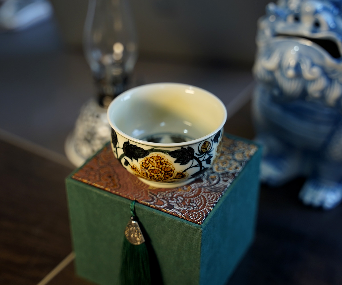 景德镇手工手绘釉里金牡丹杯子盖碗壶承盖置