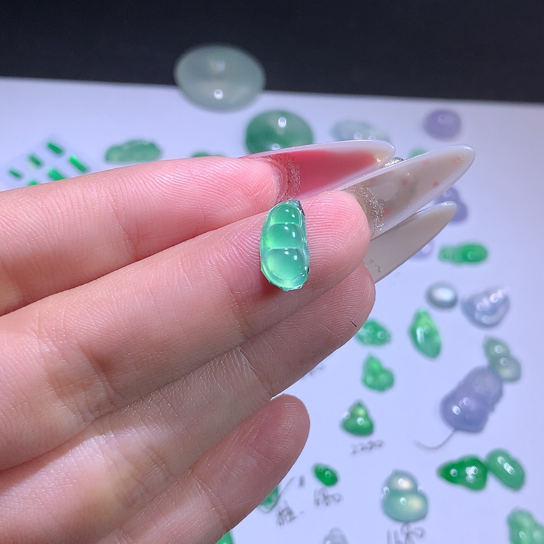 翡翠未镶嵌挂件豆子11.0 6.0 3.2