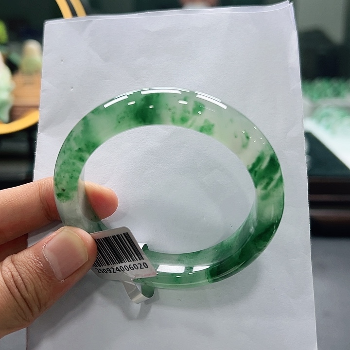 石英质玉（非洲翠）未镶嵌手镯