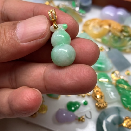 翡翠颈饰未镶嵌翡翠