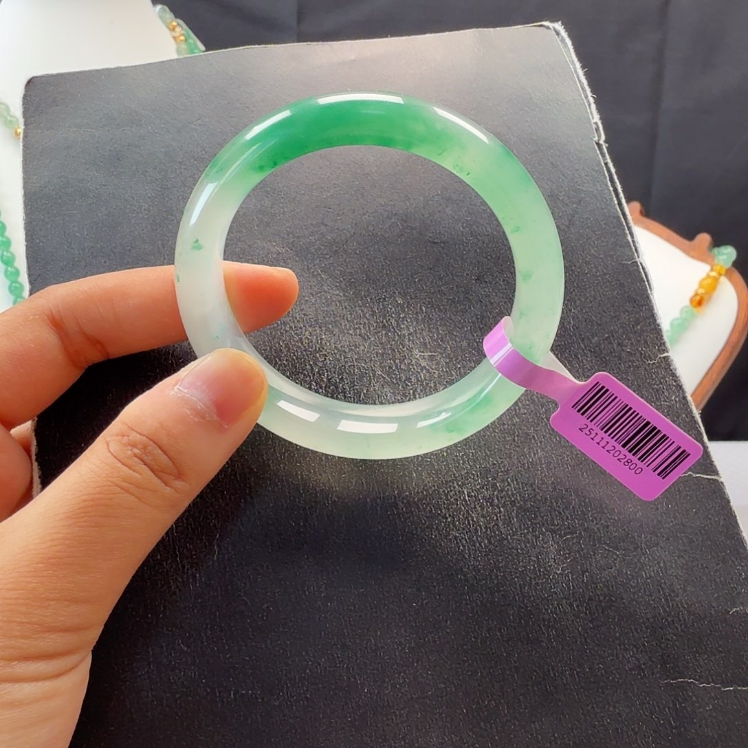 石英质玉未镶嵌手镯