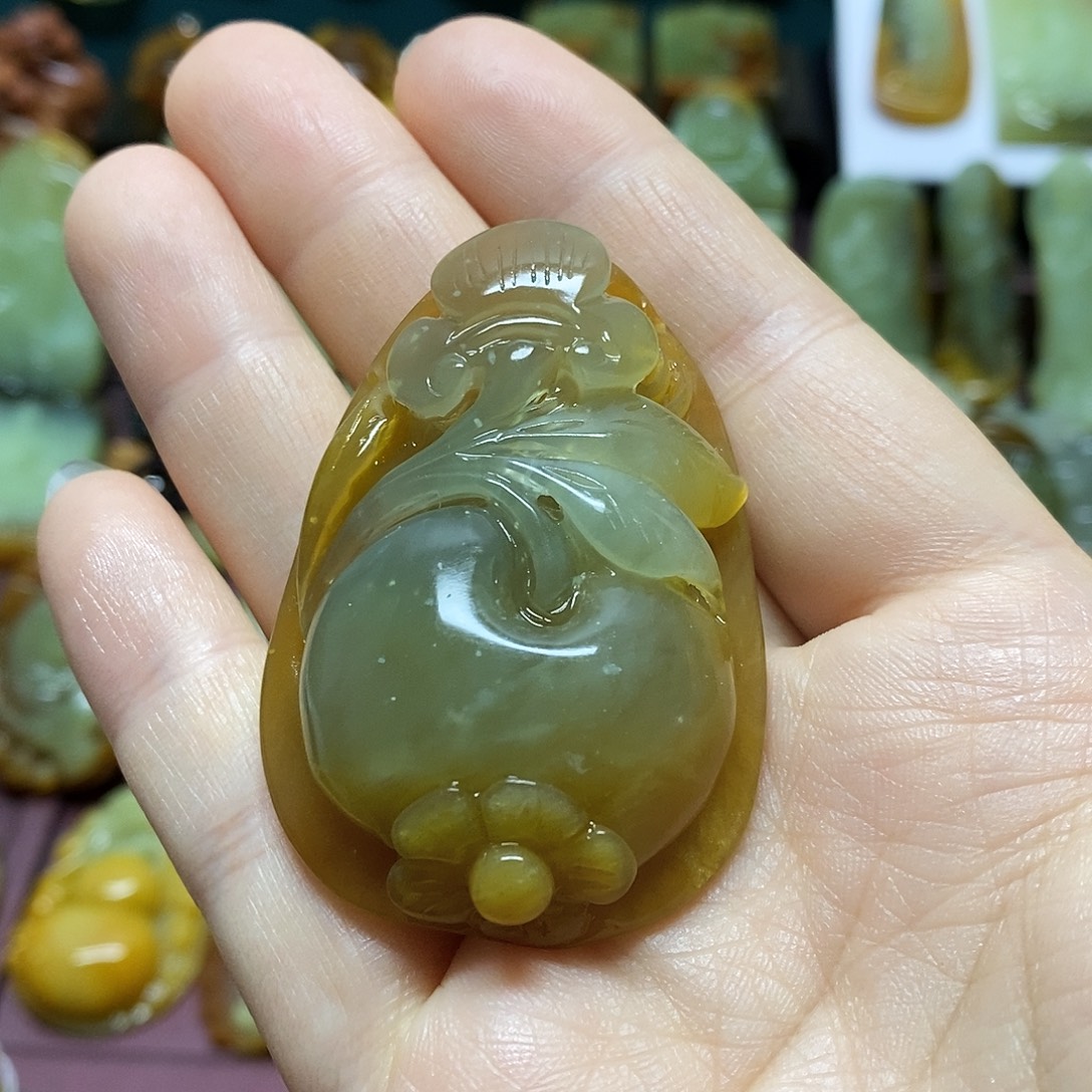 岫玉未镶嵌吊坠(赠链)