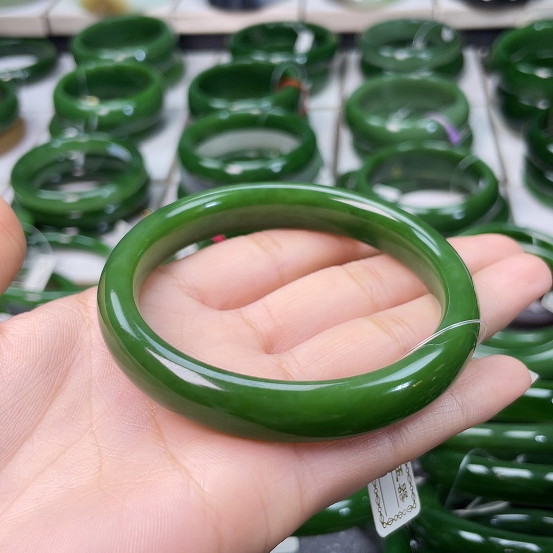 和田玉（碧玉）未镶嵌手镯