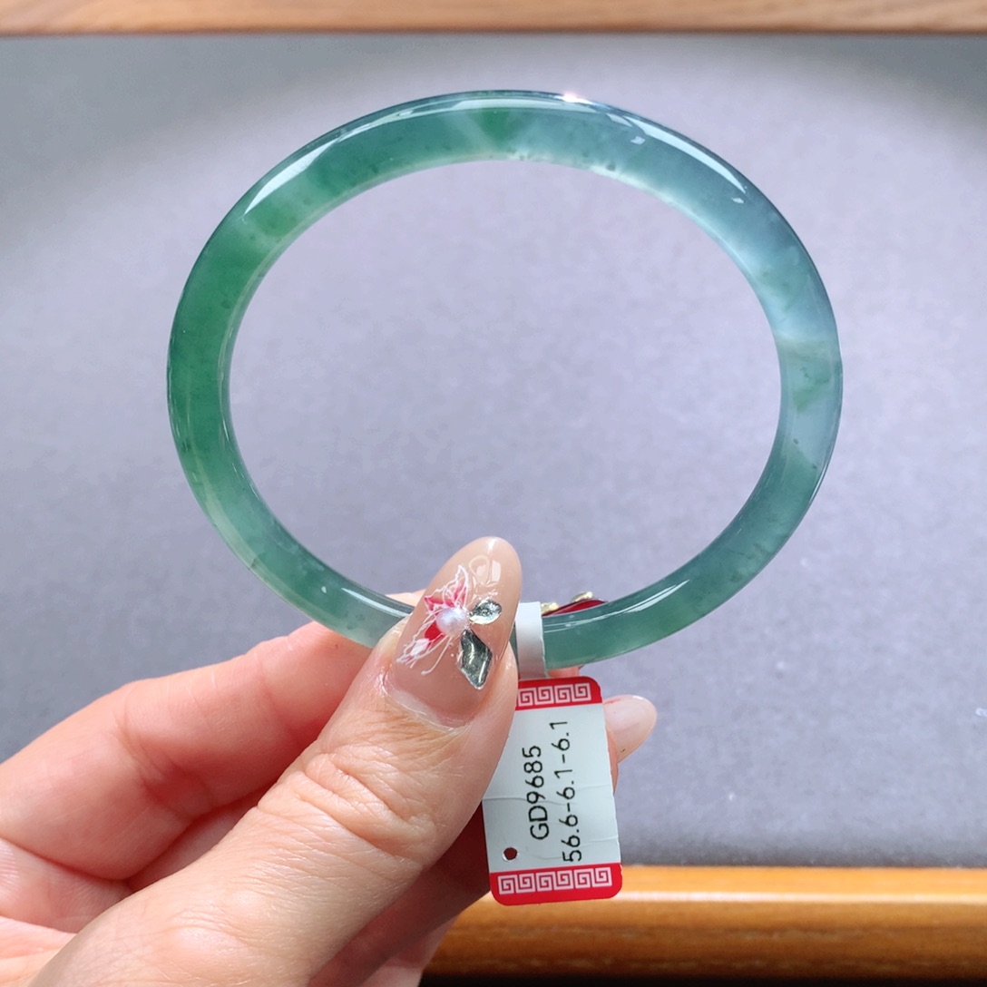 翡翠手镯未镶嵌天然翡翠手镯叮当镯