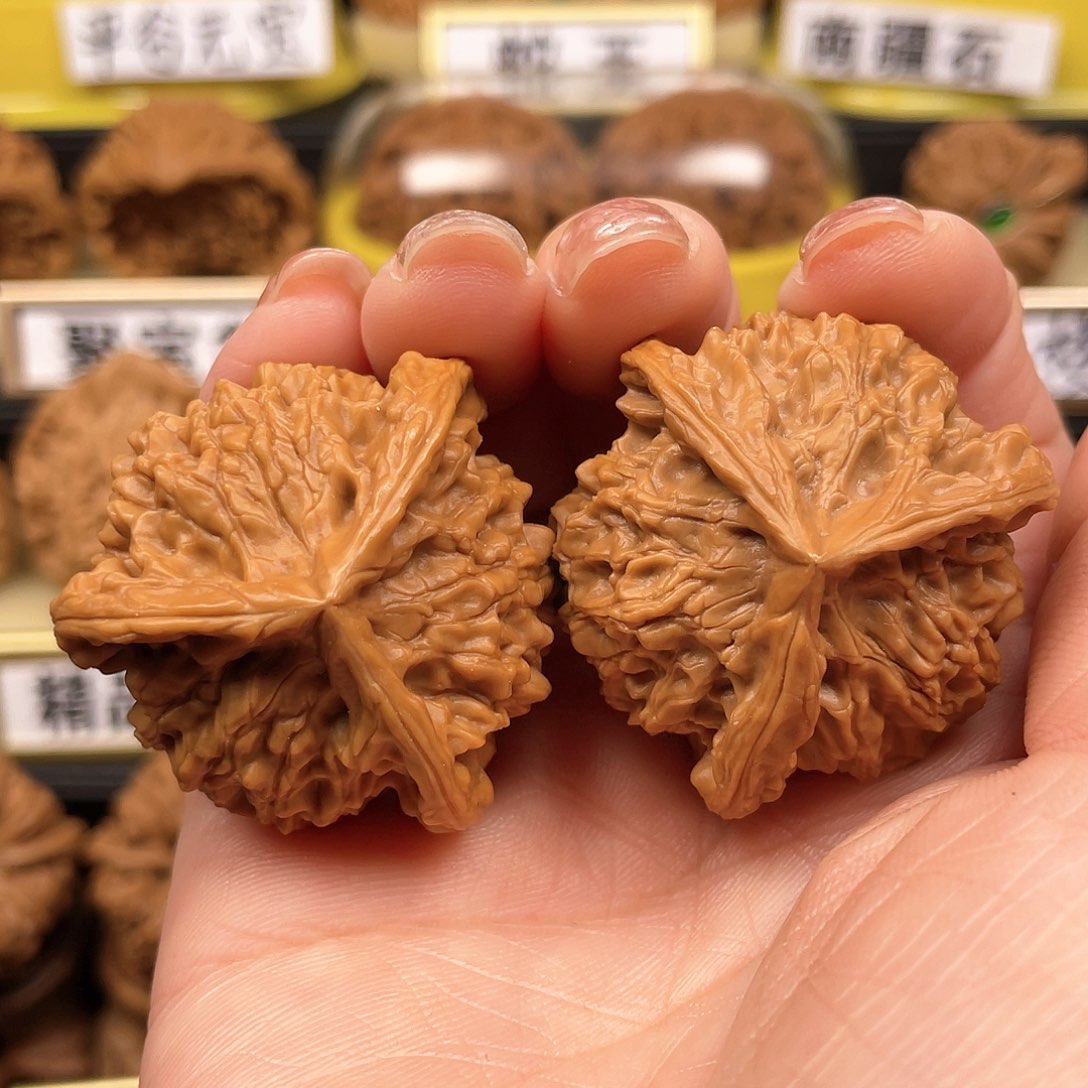 【闪购商品】文玩核桃吊坠三棱子