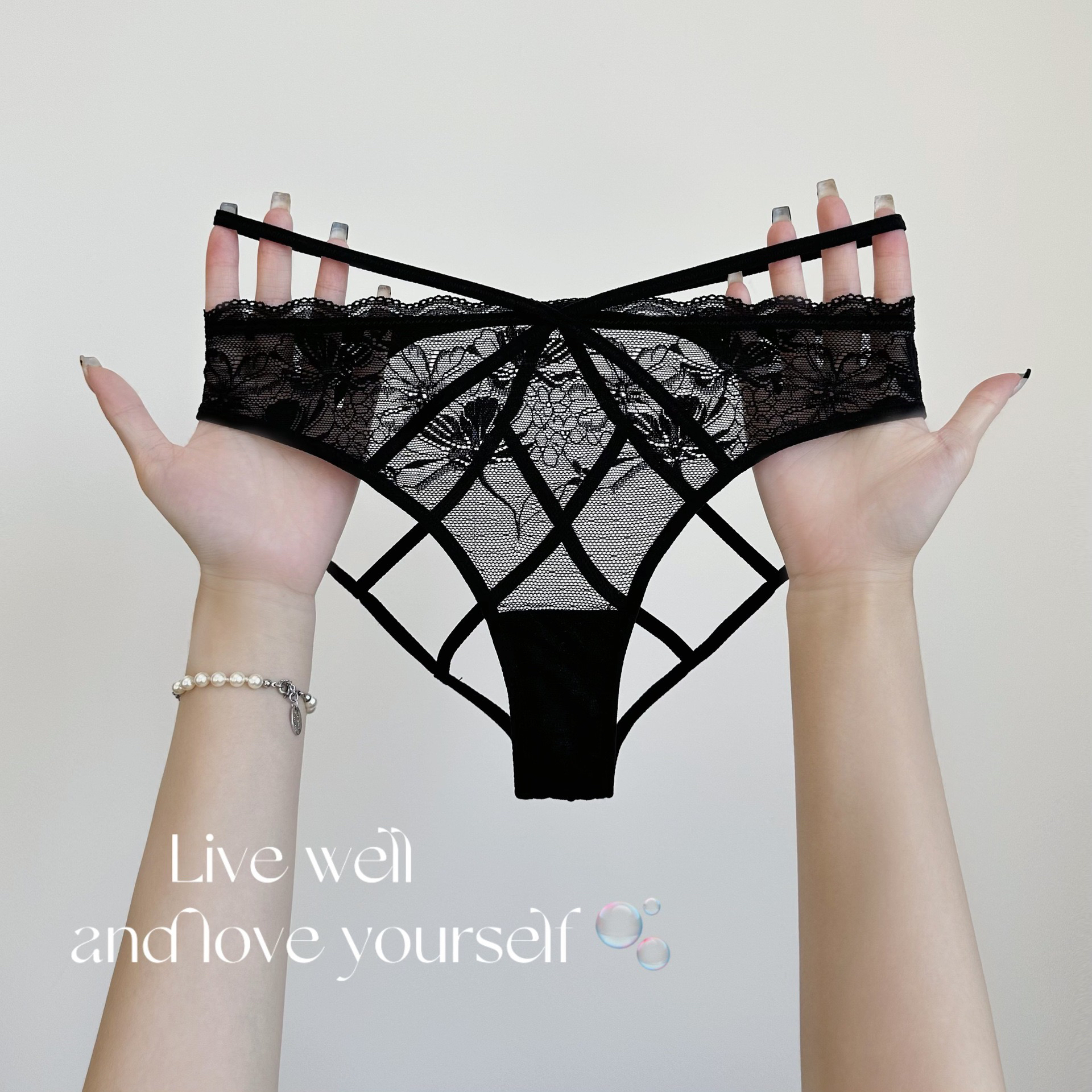 Moli·爱意再起｜女士性感蕾丝法式镂空三角内裤透气舒适薄款低腰