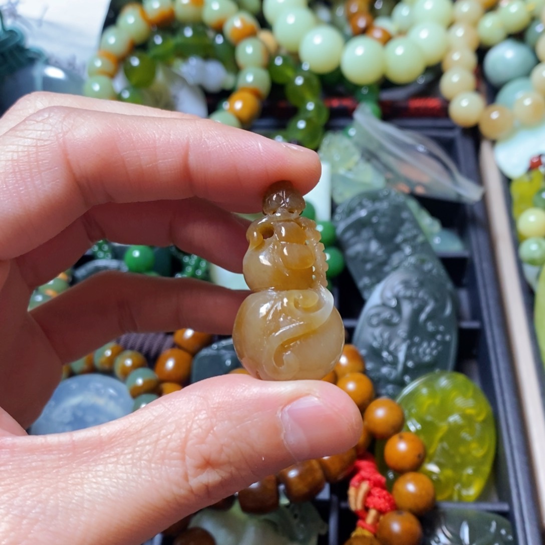 岫岩老玉（透闪石质玉）未镶嵌颈饰