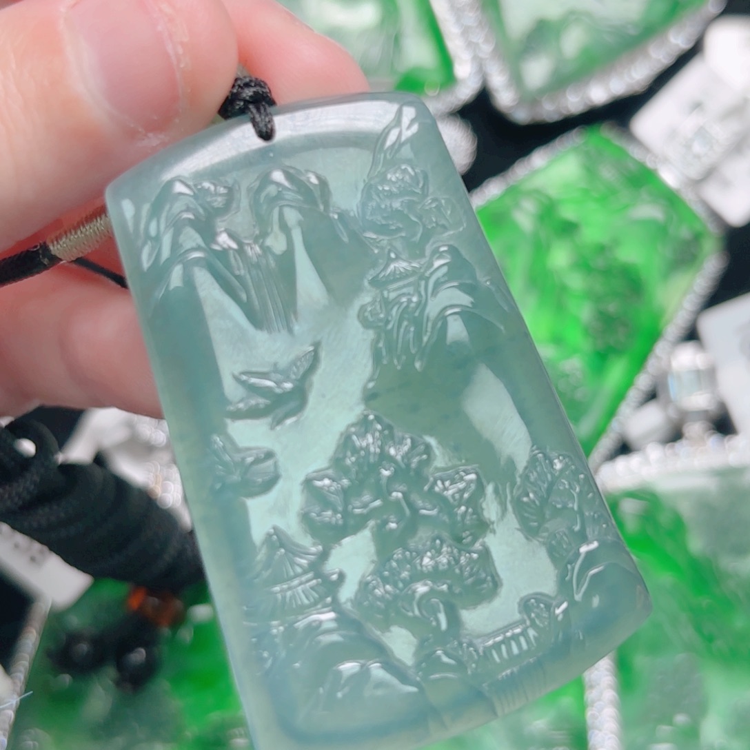 翡翠颈饰未镶嵌山水牌