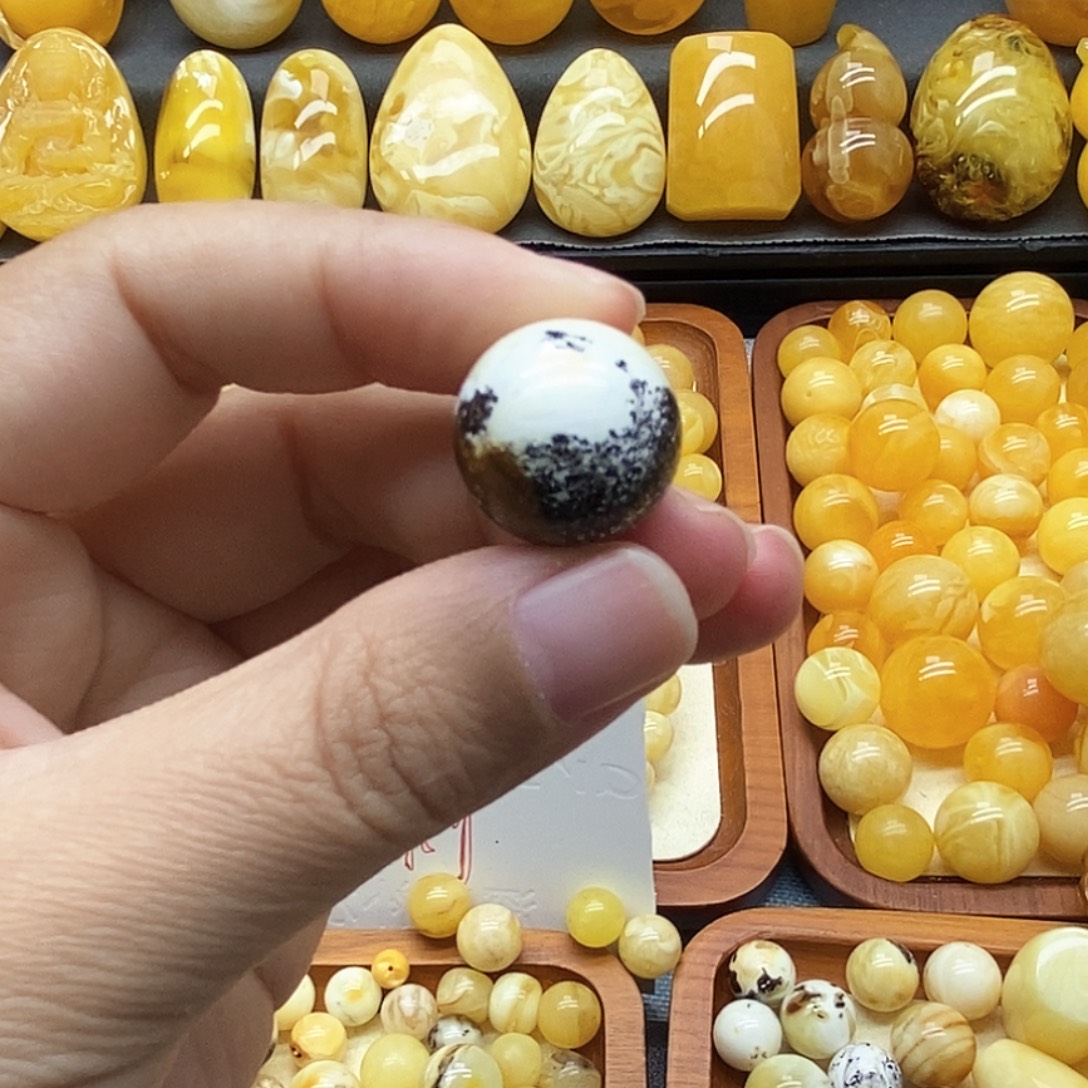 琥珀未镶嵌颈饰天然蜜蜡