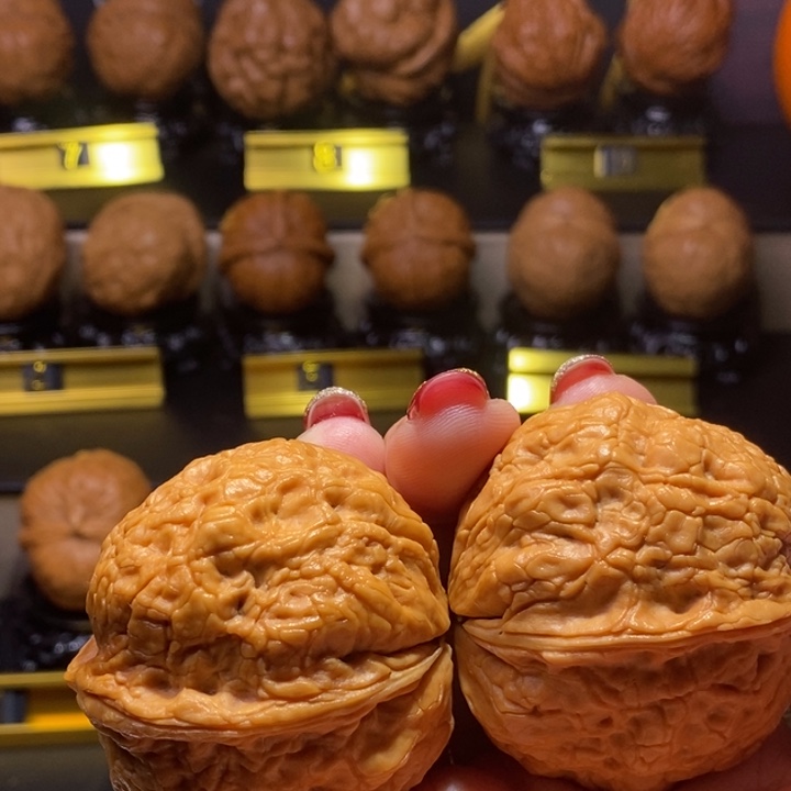 文玩核桃把件莫*如金丝绣球46尺