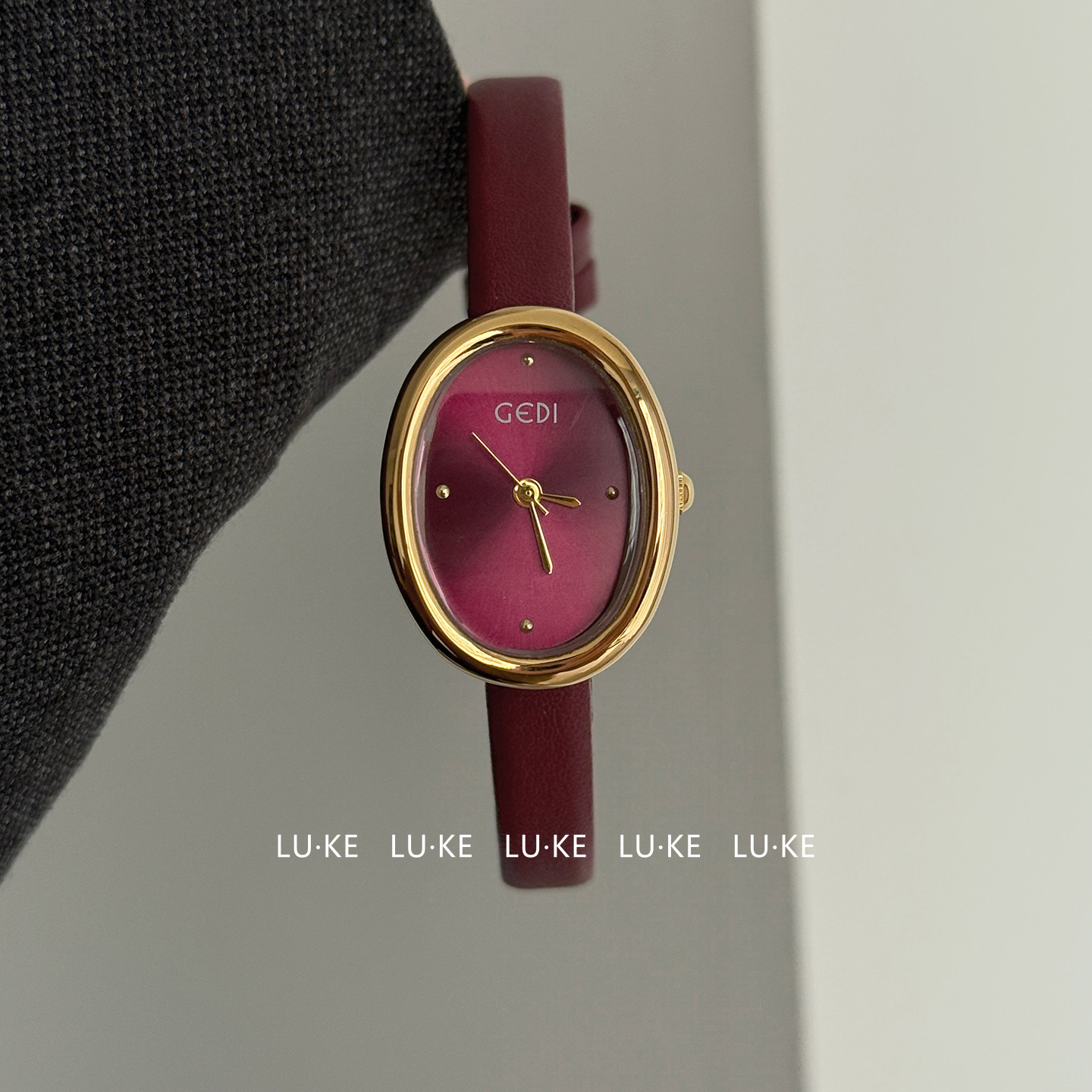 路可LUKE 酒红色小椭圆皮带女款复古简约时尚小众感石英手表女305