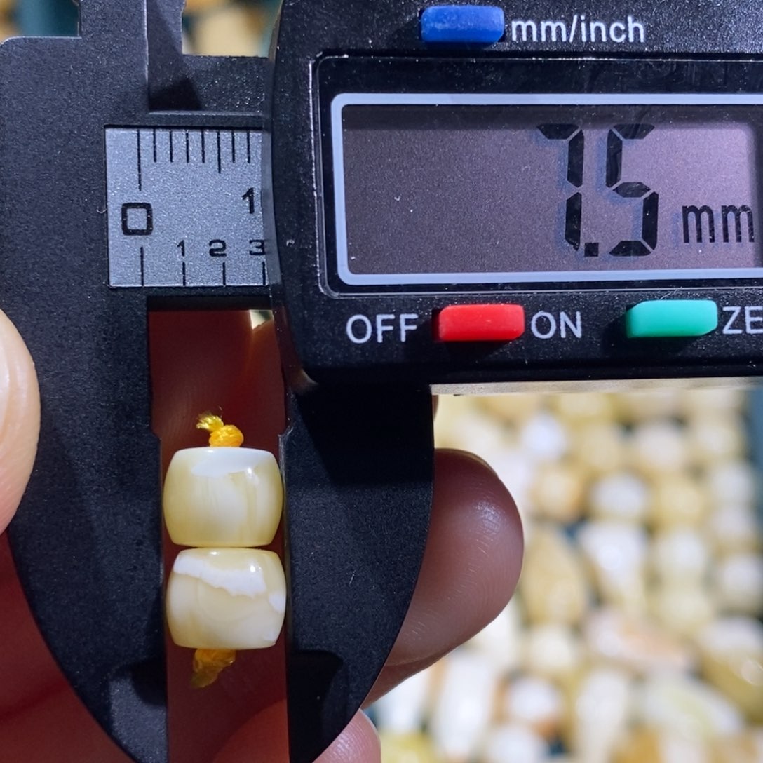 未镶嵌琥珀裸石配饰