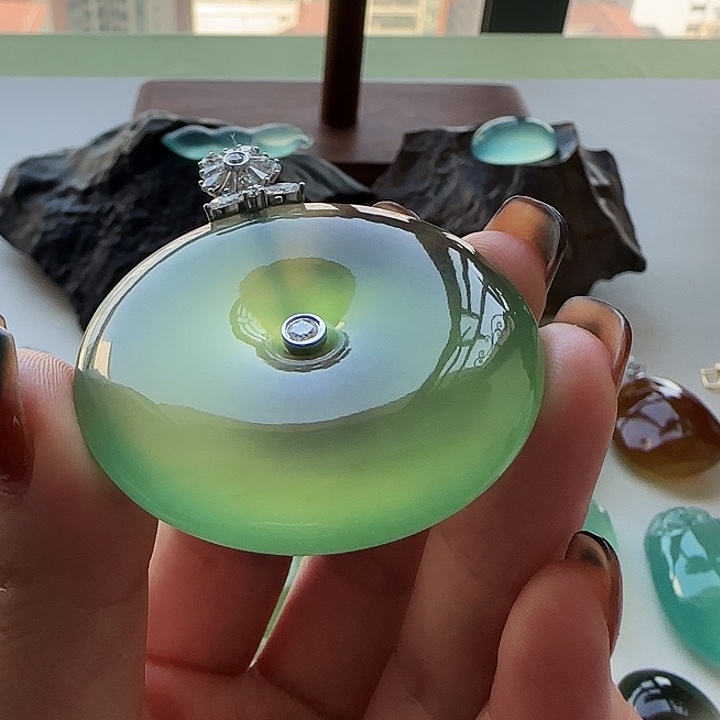 岫玉18K金镶嵌颈饰岫玉