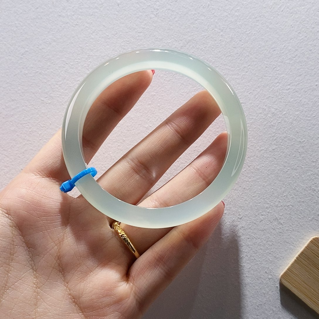 玛瑙/玉髓手镯未镶嵌59